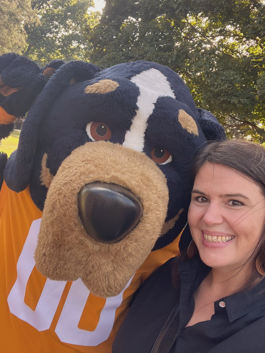 Great start to the semester! First faculty pub- thanks <a href="/UTProvost/">UT Provost</a> ! #UTFacultyFun  <a href="/UTSmokey_00/">Smokey</a>