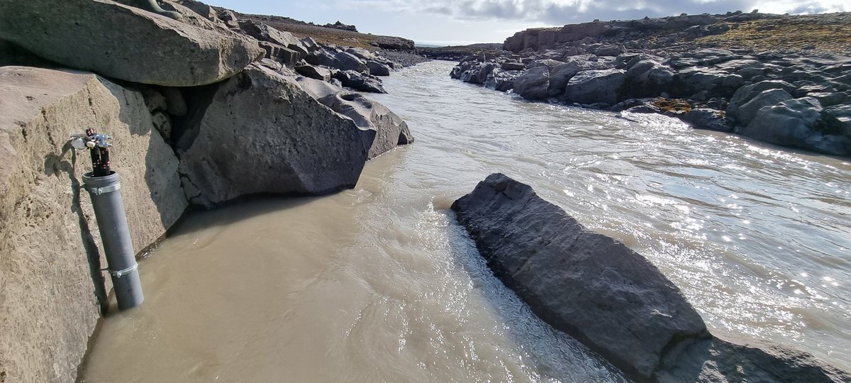 chifflard's tweet photo. Installation of measurement devices in the #glacier-fed #River Vestari Jökulsá in #Iceland within our DFG financed #research #project @dfg_public @Uni_MR @Geographie_UMR https://t.co/r7SGVaTVr3
