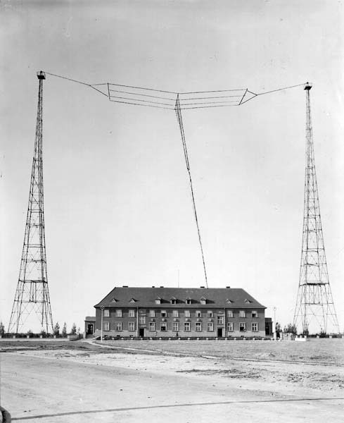 Second World War tweets from 1941 tweet media