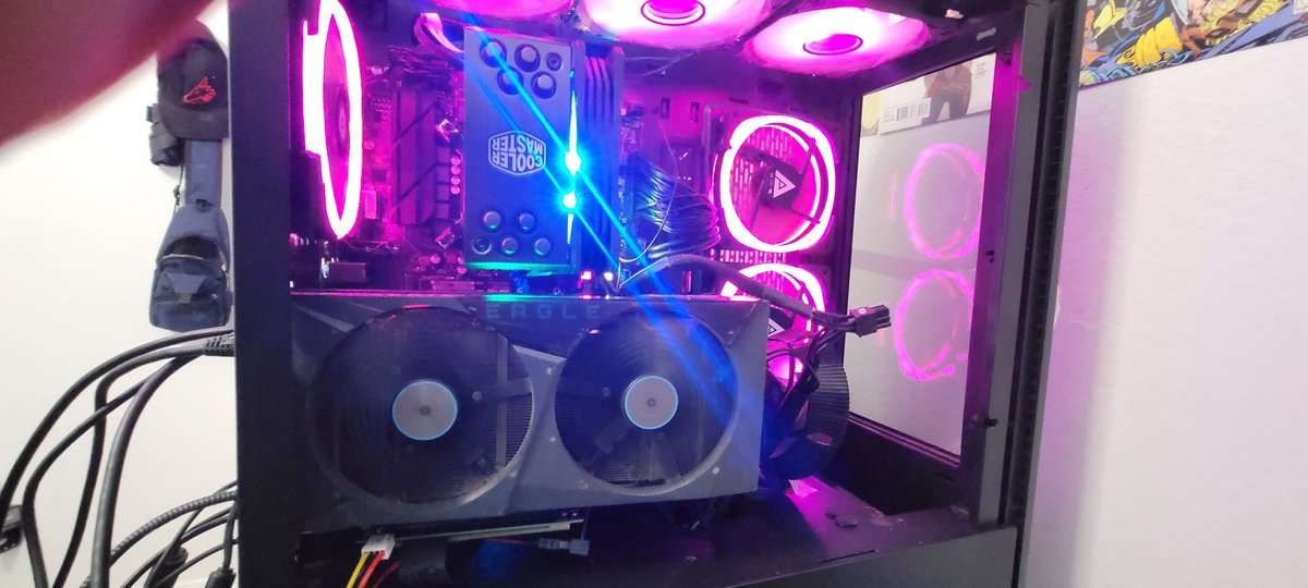 otter_snowflake's tweet photo. Got a even bigger update, apparently the extra PCIE slots I have on this motherboard are 3.0 or slower which you can feel that performance hit if you want to game on those lanes.

So I bought an adapter from M.2 to Pcie and god damn it feels like there's no cap on it https://t.co/7hOwOra0Bz