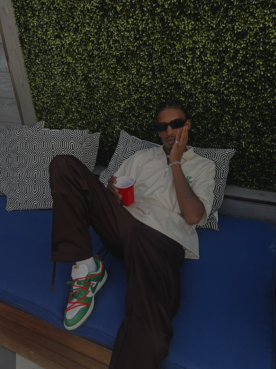 Hugh Hefé tweet media