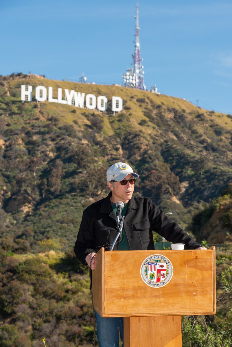 The wait is over and the documents are signed! A privately owned 9.7 acre land parcel to the right of the Hollywood sign is now the property of @LACityParks. This formerly private land (only 2 remain) inside Griffith Park will remain public park land forever #Parkproudla