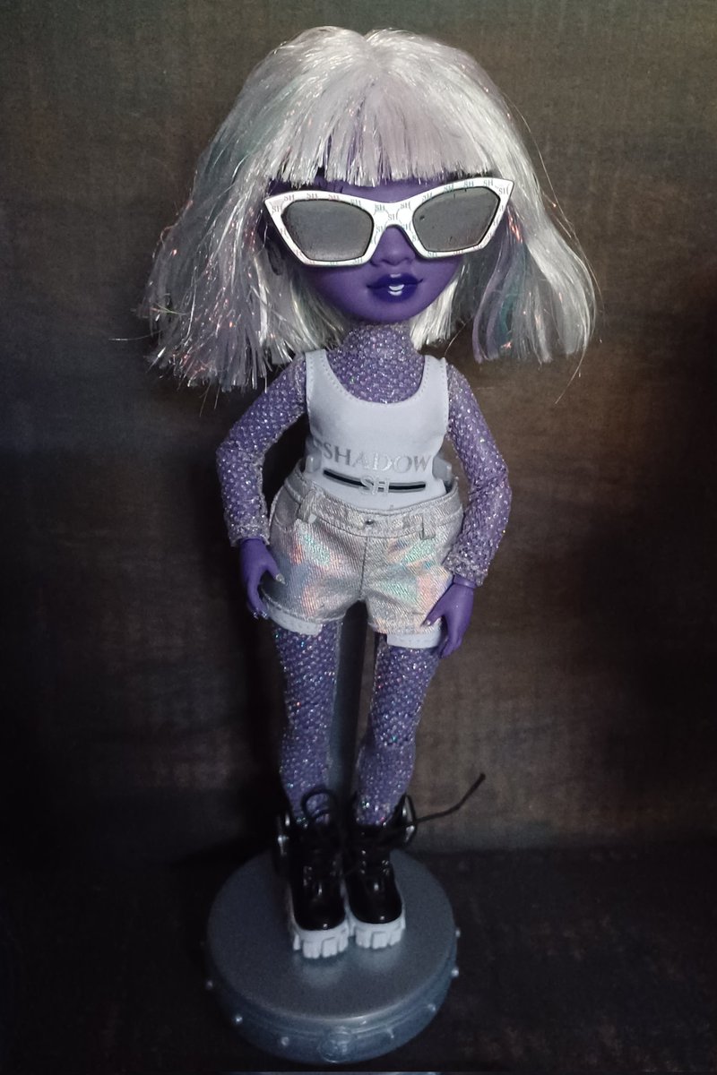 VeronicaStorm98's tweet photo. As for Dia, she is prettier than I expected her to be and her bodysuit has to be the most glittery SH clothing piece that I have ever seen!
#shseries2 #shadowhighseries2 #shadowhigh #diamante #rainbowhigh #dolls #mga #dollphotography #dollreview https://t.co/CwzE8ObQCP
