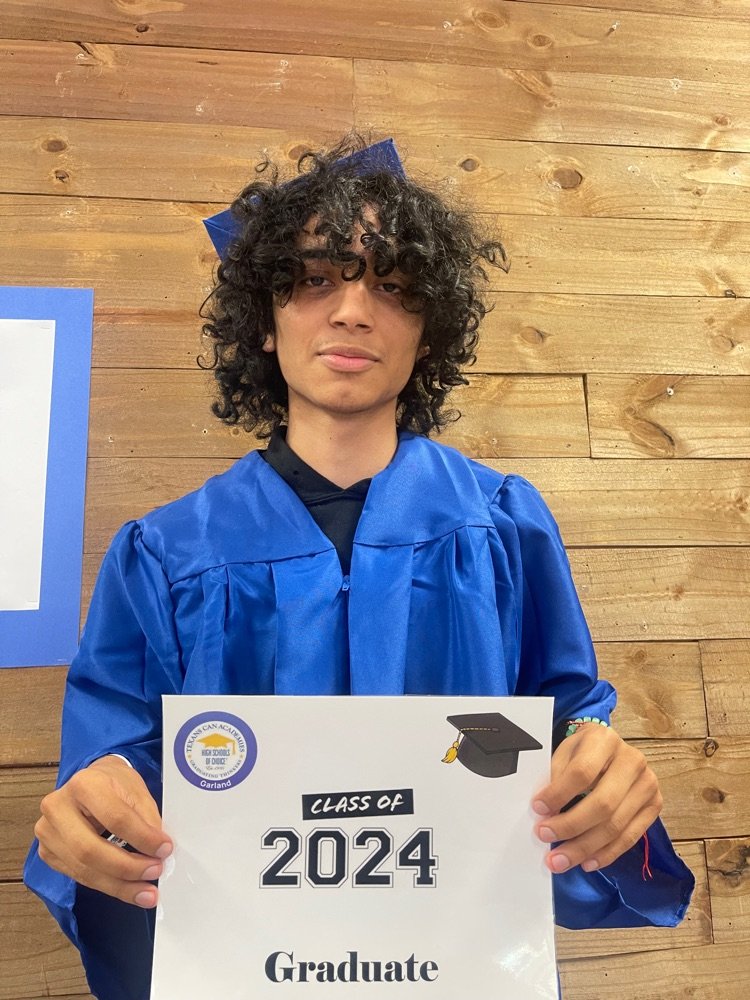 TexansCan's tweet image. Second graduate this year! Students taking ownership of their learning in our hybrid-model. Within 4 weeks we have see then benefits of accelerated learning to our students own goals. #acceleratedlearning #TCAGAR