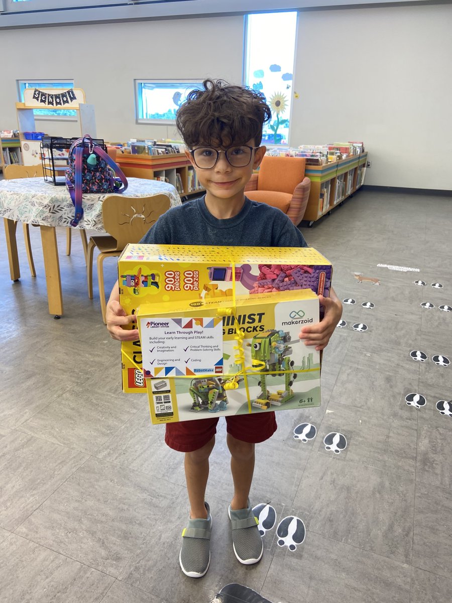 PioneerLibSys's tweet photo. When it rains, it pours (prizes)! 🎉
Kudos to SOKC's SLC grand prize winners!
All of our SLC learners ROCK. 🤩
#PioneerLibrarySystem #SOKC #libraries #read #SummerReading #SummerLearning https://t.co/lT2Minz4HN