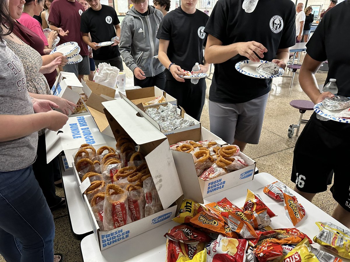 BoardmanGC's tweet photo. Thanks Swensons Drive-In Restaurants for providing our Spartans with food for their team feed tonight. #GoSpartans🏈📣 #BeatChaney https://t.co/5B1FDlnCIA