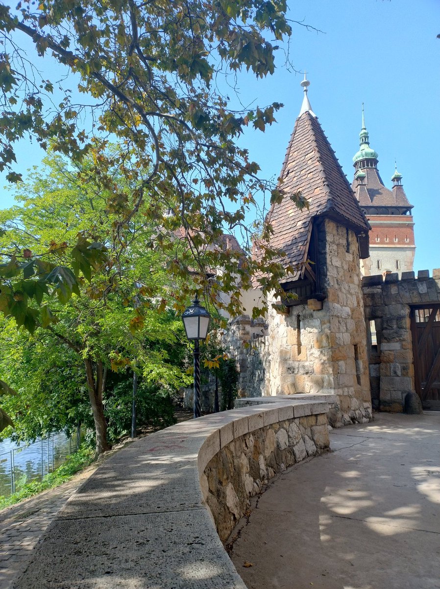 Witching_Layla's tweet photo. I went to a fairytale castle in Budapest today! More on my blog soon!
#WritingCommunity #blog #historyv https://t.co/ejt9ixMtaZ