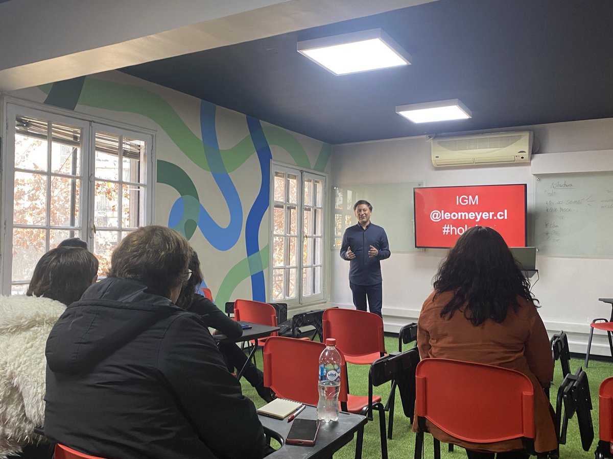 AyalaEvadil's tweet photo. Formarse y prepararse para ser #speakers una oportunidad para crecer desde tu hacer, bienvenidos todos a este camino junto a @leomeyer #crezca #formese #SantiagoDeChile #holaleo https://t.co/VccLruIDjR