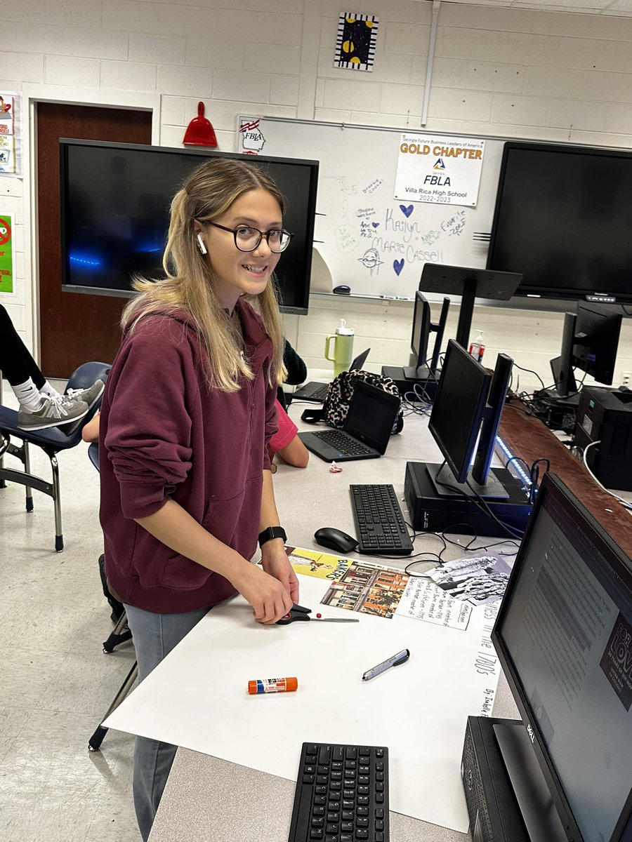 MrQVRHS's tweet photo. The kids have been working hard on their ‘Business Era’ project, and did a fantastic job! They picked a time period(1900s and back), researched the business practices of that time, prominent businesses/pioneers, and created a presentation! #WeAreVR #VRHS @carrollschools https://t.co/GXHFdMr1k6