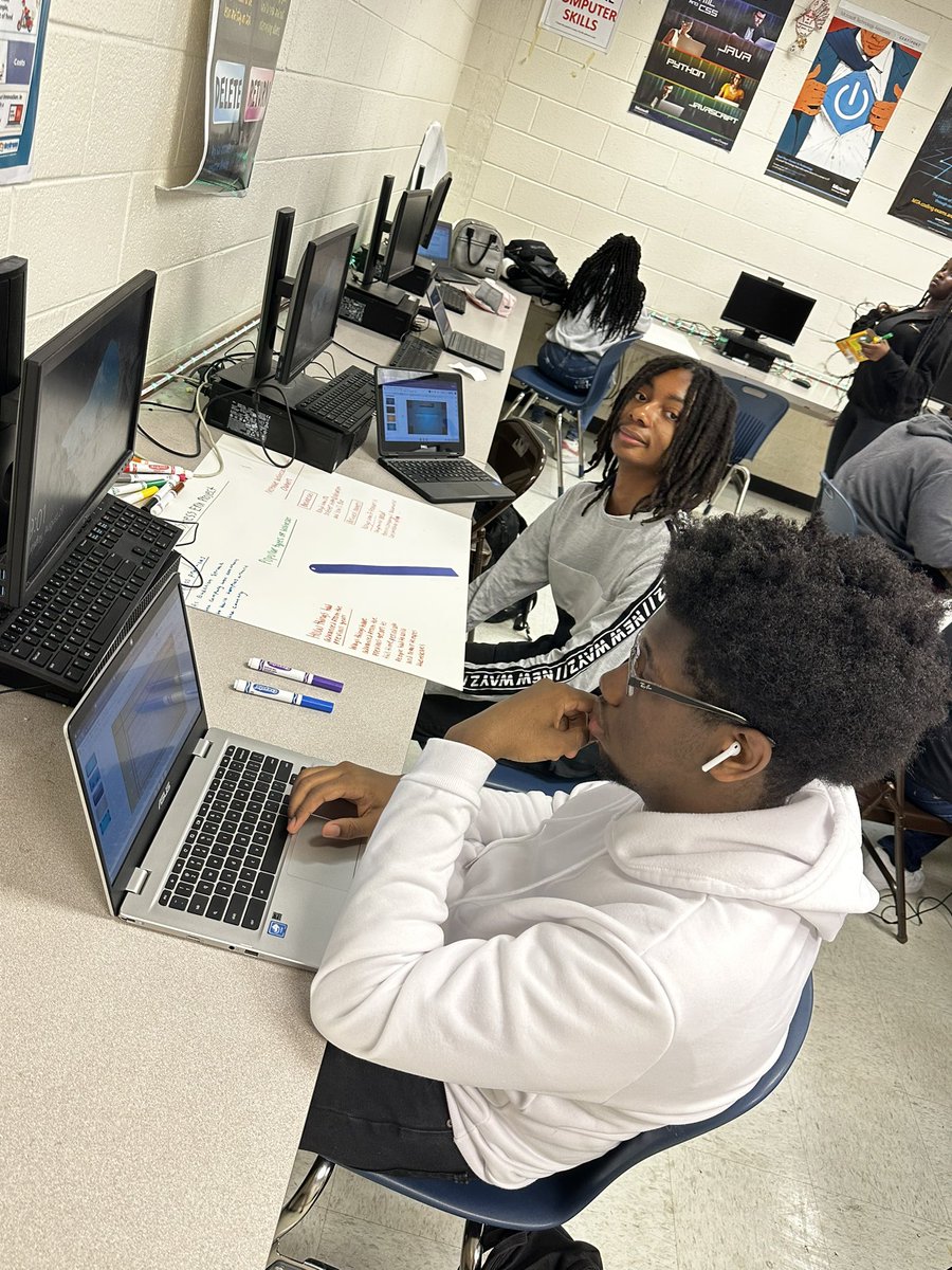 MrQVRHS's tweet photo. The kids have been working hard on their ‘Business Era’ project, and did a fantastic job! They picked a time period(1900s and back), researched the business practices of that time, prominent businesses/pioneers, and created a presentation! #WeAreVR #VRHS @carrollschools https://t.co/GXHFdMr1k6