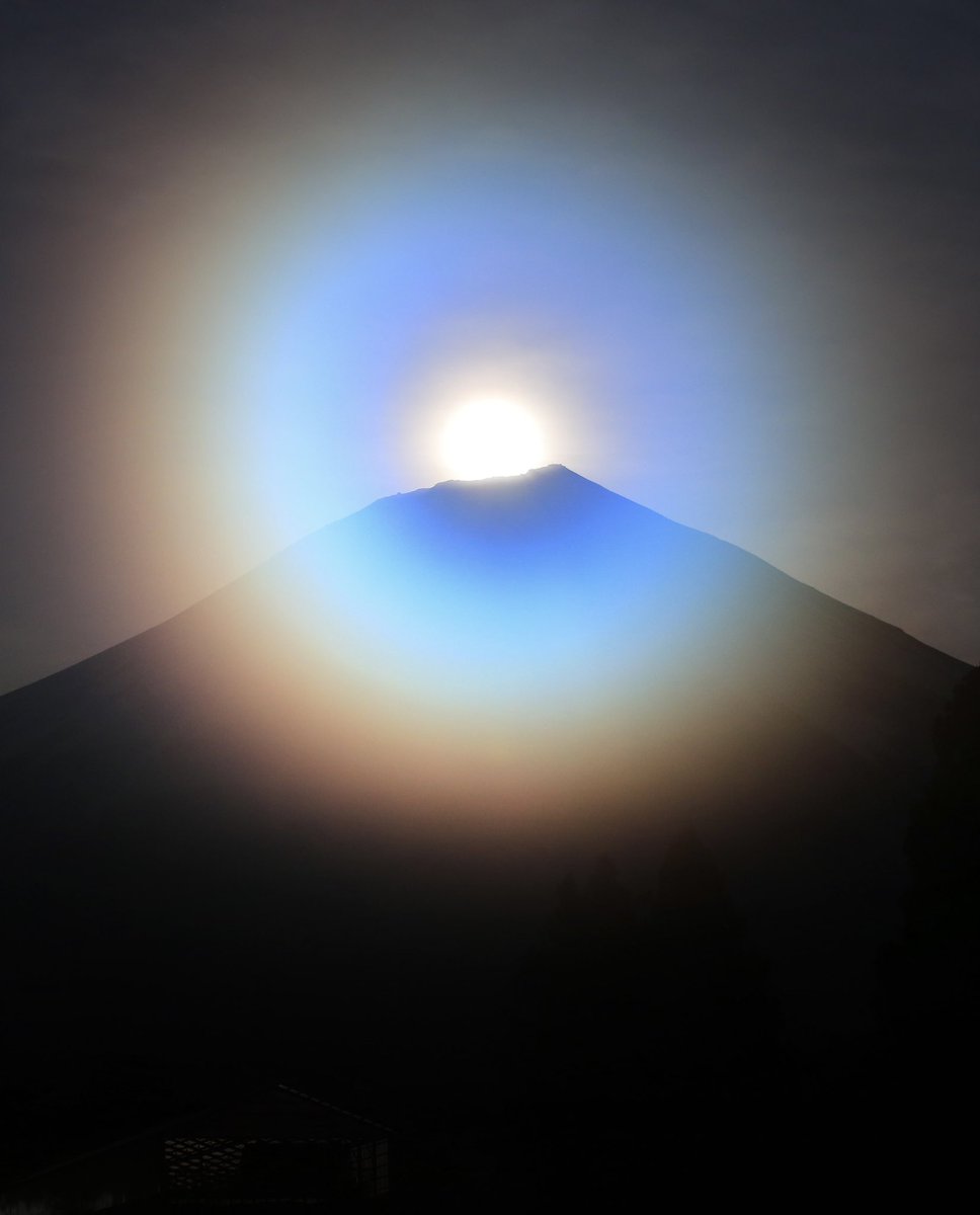 MakotoHashimuki's tweet photo. 神秘のブルームーンパール富士🌕
(5年前)

#富士山 保存NG https://t.co/fwWAKYemaR