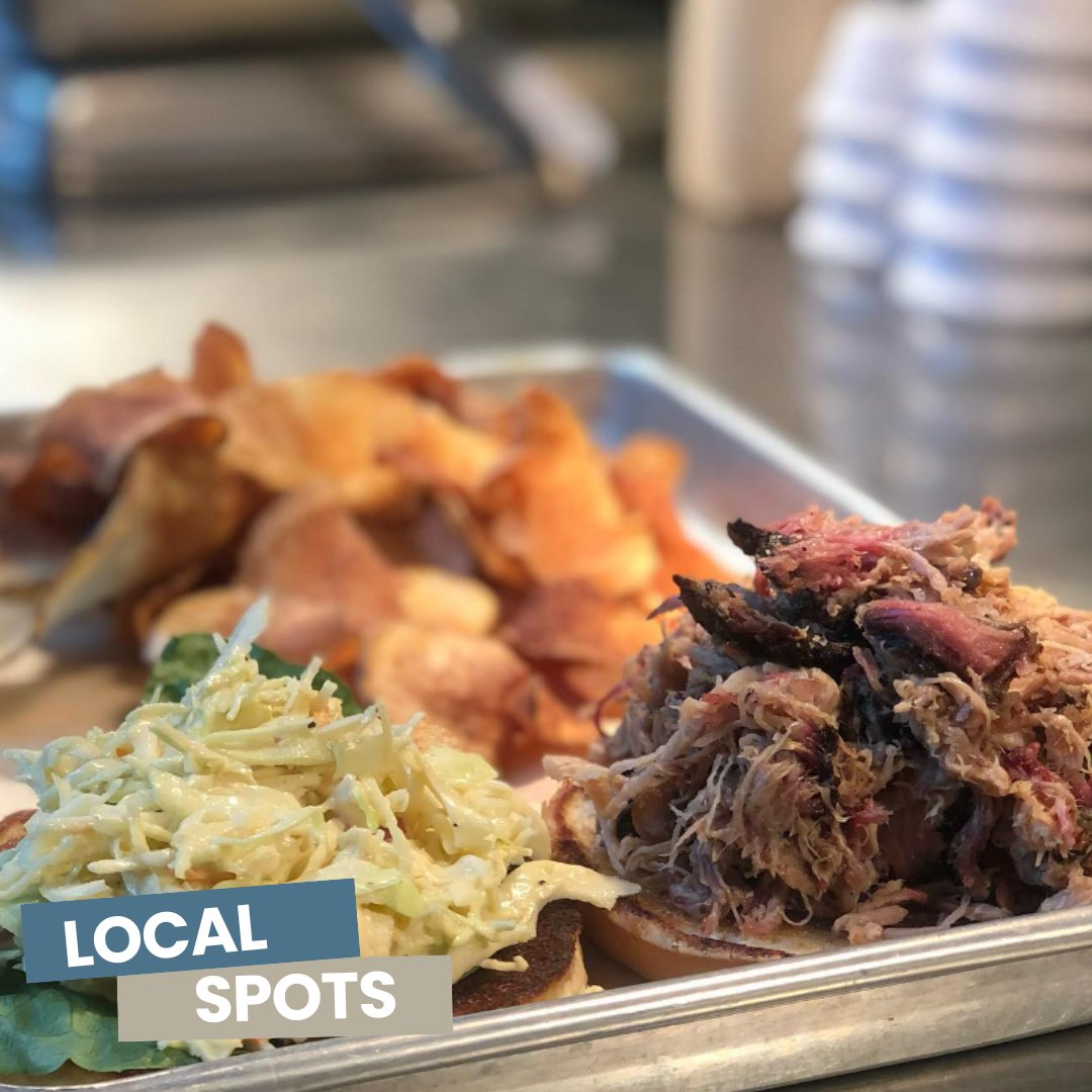 Promenade_Park's tweet image. Sandwiches, nachos, hush puppies, and more...
Head to The Improper Pig which is 6-minutes away from Promenade Park 🍺
Explore their menu at the link in our bio. 
📷: The Improper Pig
▪️
▪️
#CharlotteApartments #promenadepark #localspots #theimproperpig