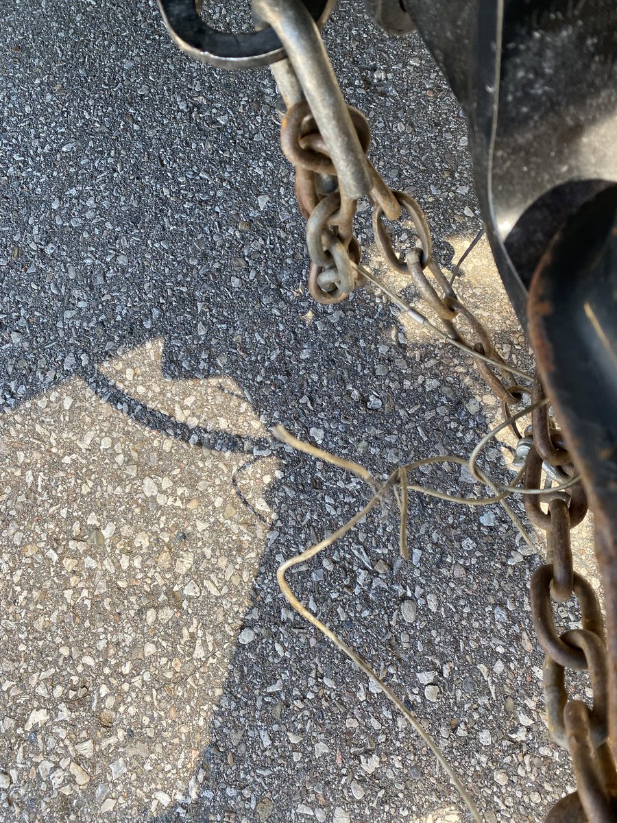 CstTaraso9345's tweet image. Not a #Safestart for this light duty combo. 

Worn out trailer tire, worn out safety chains, broken breakaway device cable, no/expired annuals, insecure load, trailer brakes inoperative.

Unsafe vehicles have no place on our roads.  Charges laid, #OOS #ProjectSafestart