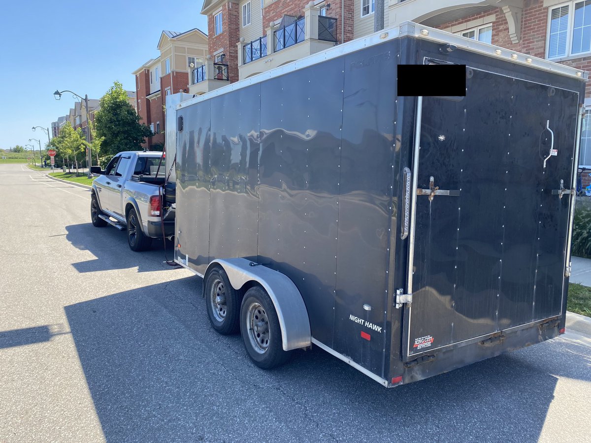 CstTaraso9345's tweet image. Not a #Safestart for this light duty combo. 

Worn out trailer tire, worn out safety chains, broken breakaway device cable, no/expired annuals, insecure load, trailer brakes inoperative.

Unsafe vehicles have no place on our roads.  Charges laid, #OOS #ProjectSafestart