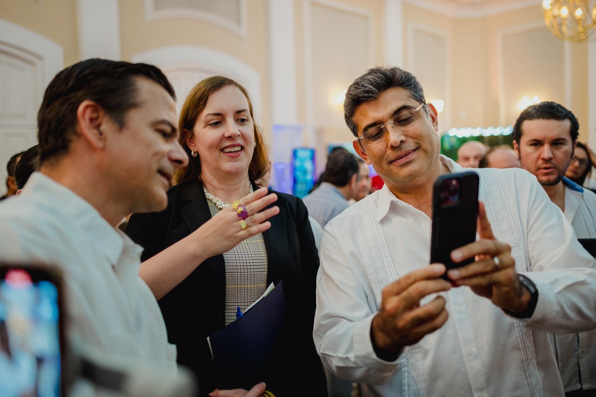 RaulRuizRobles's tweet photo. Estuvimos presentes en la inauguración de #MetaDaySureste, encuentro donde más de 700 MiPyMes emprendedores y miembros de la economía creativa tienen acceso a capacitaciones, brindadas por expertos en las tecnologías de @Meta https://t.co/3ewQgRppVV