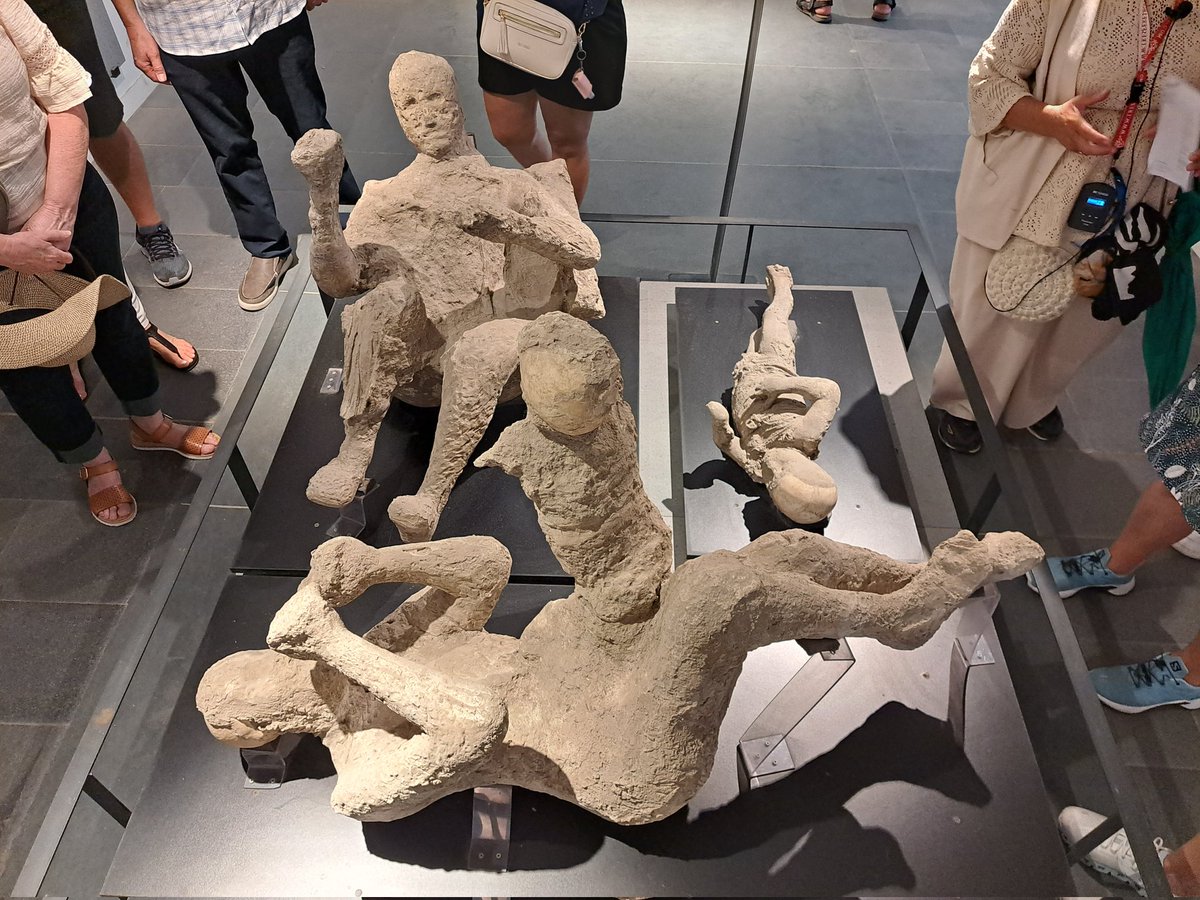 J9burt's tweet photo. #pompeii #vesuvius #italy https://t.co/aDRrUEjSX9