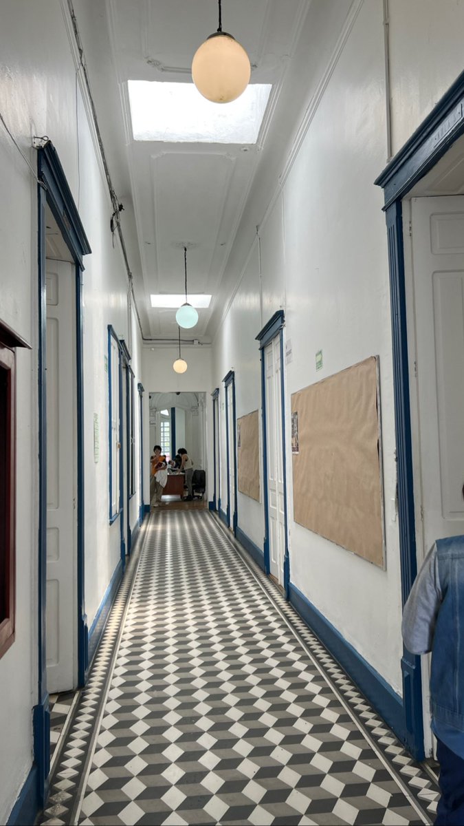 jlparejo's tweet photo. Hoy he tenido la oportunidad de visitar el Instituto “Luis Vives” de CDMX. Fue fundado en 1939 por republicanos españoles en México. Siguen el ideario y principios de la @FundacionGiner 
Muy agradecido a @rsoliveres y  directora gral., maestra M.L. Gally Companys por la acogida. https://t.co/vE0oemeHMm