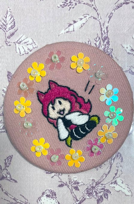 どうしてりつ姉バッチ #ケムリクサ #へんたつ #キャラ刺繍 