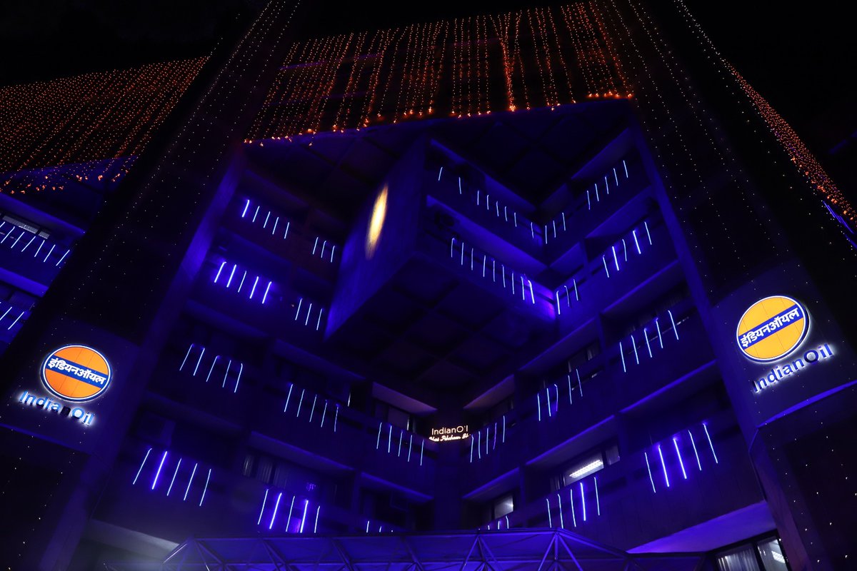 IOCRHQ's tweet photo. Illuminating the path of progress on #IndianOilDay ! @IndianOilcl Refineries Division Head Office radiates with vibrant colors, symbolizing our commitment to shaping the energy landscape of our country. https://t.co/fs2fsaR5Oj