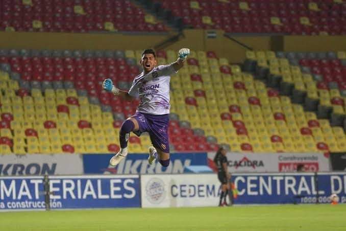 alemoika's tweet photo. @dantelizalde dale chance porque el portero que tienen ahorita simplemente no encaja o no logra encajar en su profesión los rebotes siempre serán gol... https://t.co/6txiuP2N7Y