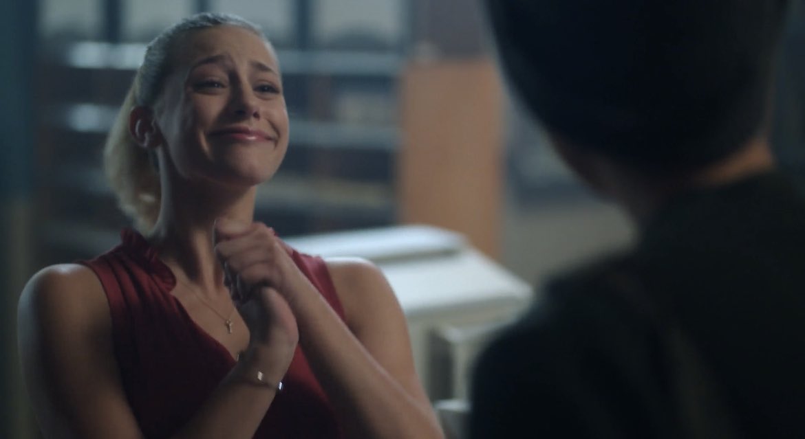 hearts4bughead's tweet photo. bugheads first and last scene in the blue and gold <3 https://t.co/IxC8euyFTf