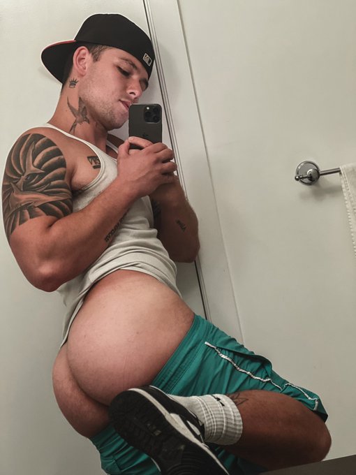 Who&rsquo;s hungry? 👅 https://t.co/BD7zQWleBO<a href="/tag/thirstythursdays"class="tags"><span>#thirstythursdays</span></a>