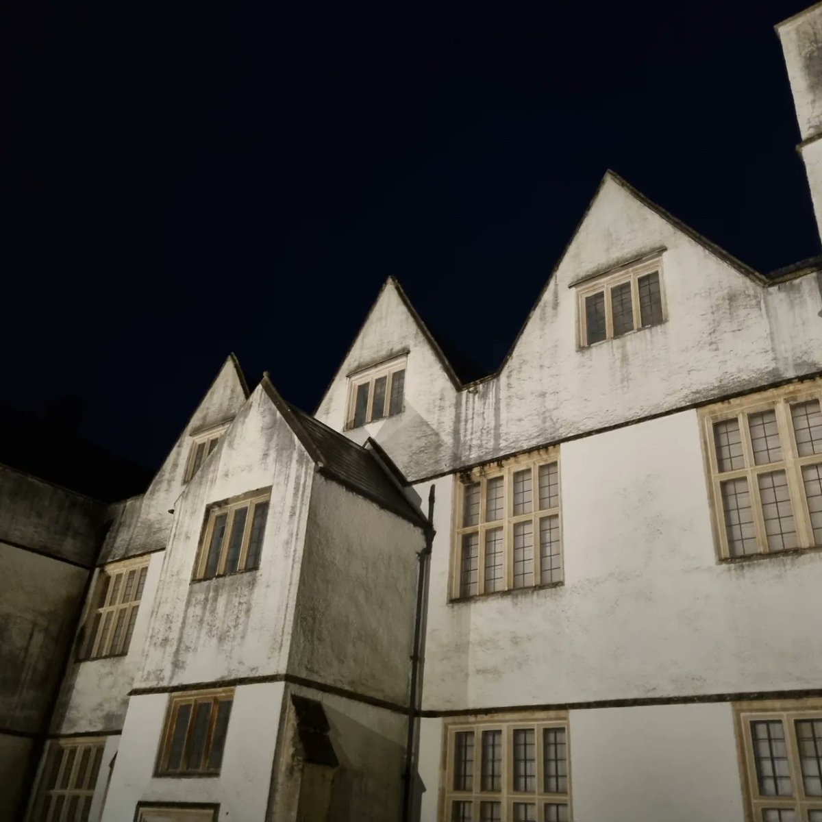 DarkWales's tweet photo. Very good first St Fagans Castle Ghost Tour tonight as Dark Wales Tours. A few strange experiences were reported, and the fog at the end made it very atmospheric. Thank you so much to everyone who attended tonight. https://t.co/2kLd6QFe9P