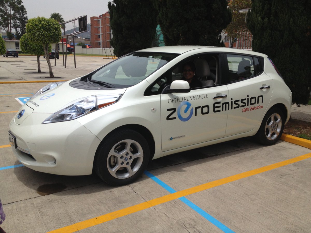 Recuerdo con mucha emoción la primera ocasión que manejé #NissanLEAF y experimenté la innovación plasmada en este auto cero emisiones. No había persona alguna que no se sorprendiera de toda la tecnología integrada en este fabuloso auto #EstoEsNissan #NissanInsiders #DiaDelHashtag