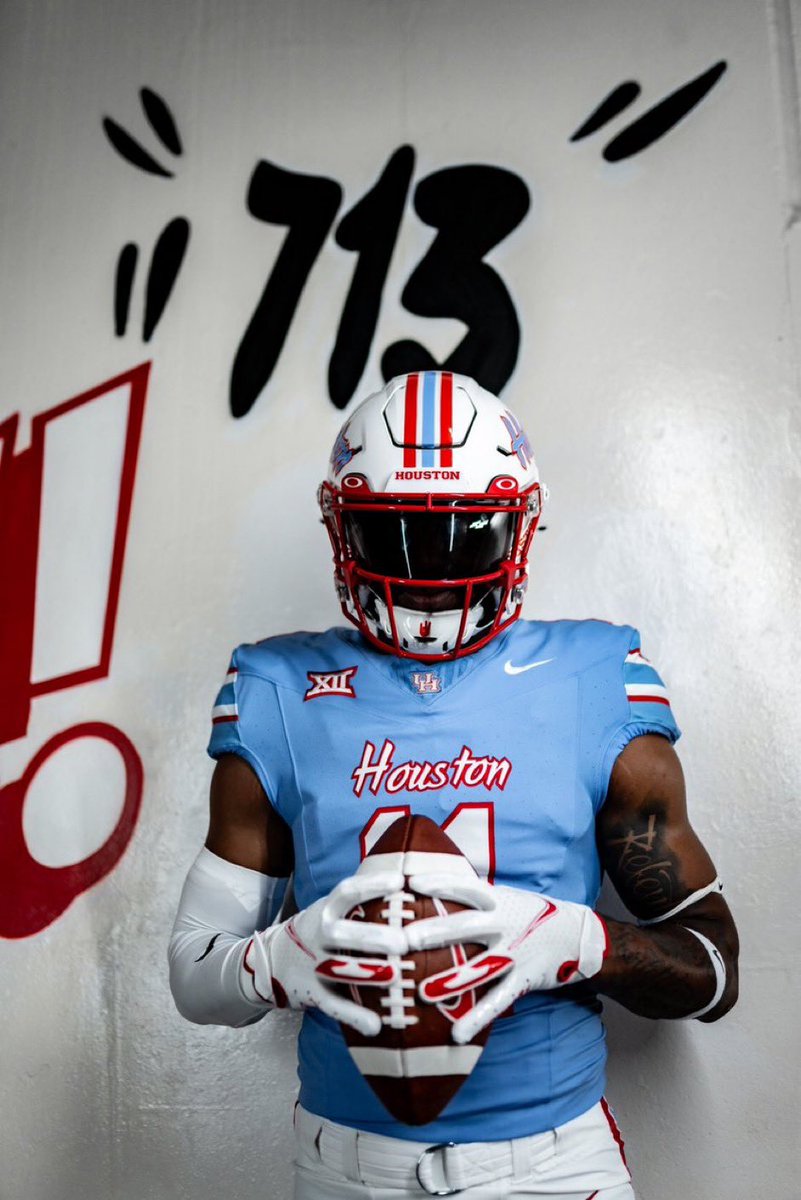 Field Yates on X: University of Houston is rocking these jerseys this  weekend that pay homage to the city's football tradition and the Oilers.  These are so 🔥🤌  / X