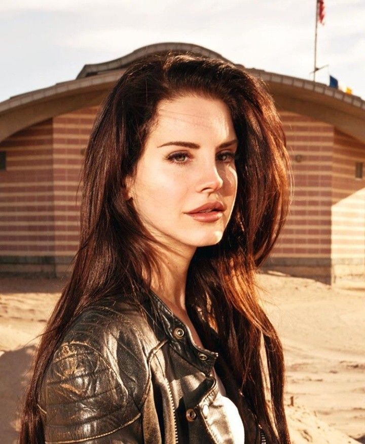 aliciaalavigne's tweet photo. lana del rey https://t.co/77sEo2PlHN