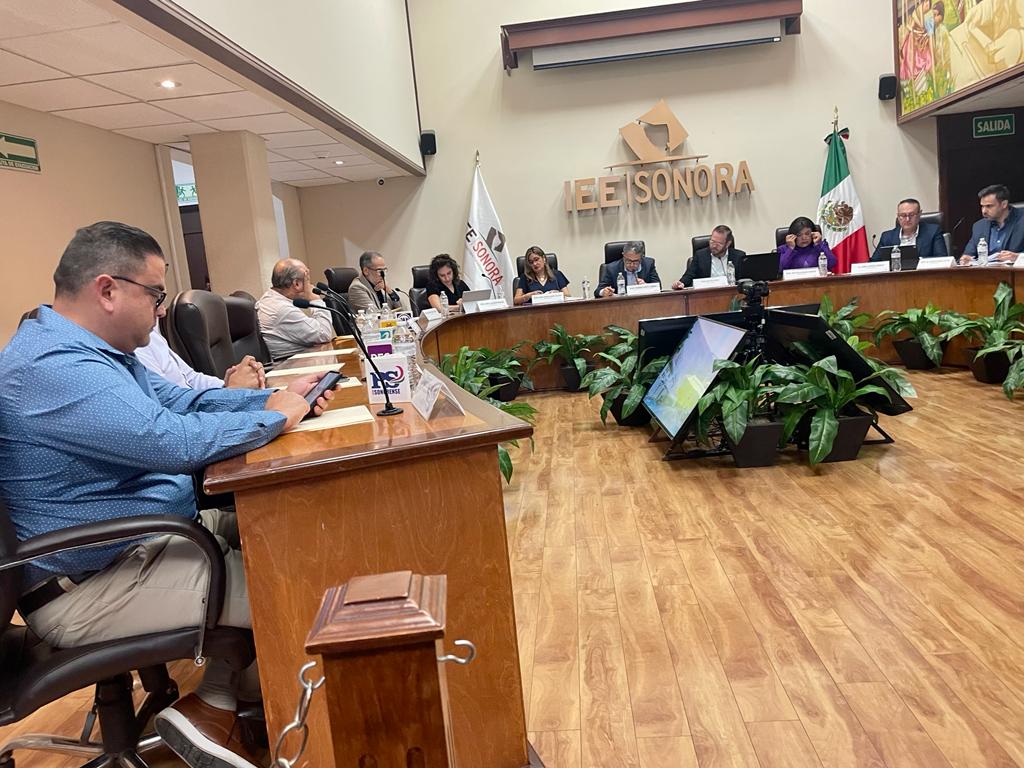 Por vez primera, el presidente y representante ante el <a href="/IEESonora/">IEE Sonora</a> del naciente <a href="/PartidoSonorens/">Partido Sonorense</a>, <a href="/AliCamacho16/">Ali Camacho</a>, participa en sesión (extraordinaria) de este órgano electoral #historiaelectorallocal #PartidoSonorense #todoxSonora <a href="/Chaposoto/">Arturo Soto Munguía</a> <a href="/feroropeza20/">Fernando Oropeza</a> <a href="/kioscomayor/">francisco rodriguez</a> <a href="/mensajero34/">Gilberto Armenta</a>