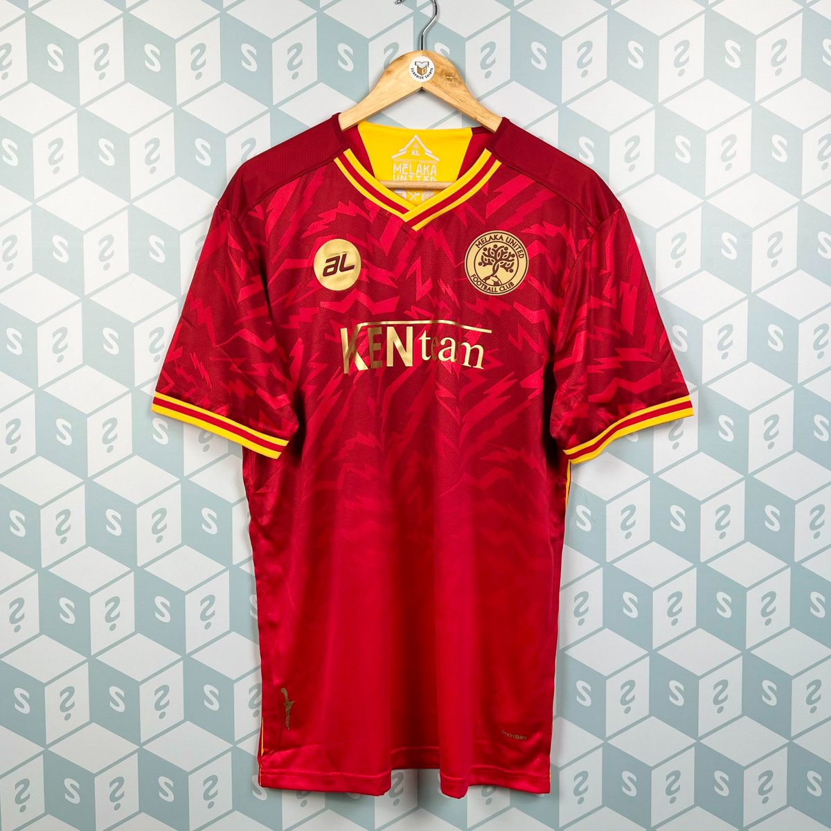SurpriseShirts's tweet photo. If Luton score against West Ham tonight, we'll giveaway a Surprise Shirts Mystery Box 📦👕

To enter 👇
♻️ Retweet
✅ Follow us

Good luck! 🤝 #LUTWHU #COYH https://t.co/Cj93B6GzUn