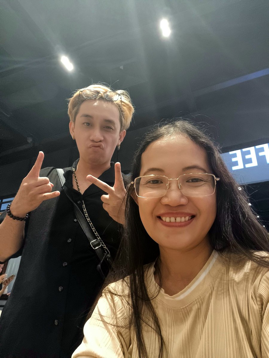 PearlCharie19's tweet photo. Happiest birthday @joxstyles https://t.co/ZFwaPeaEQY