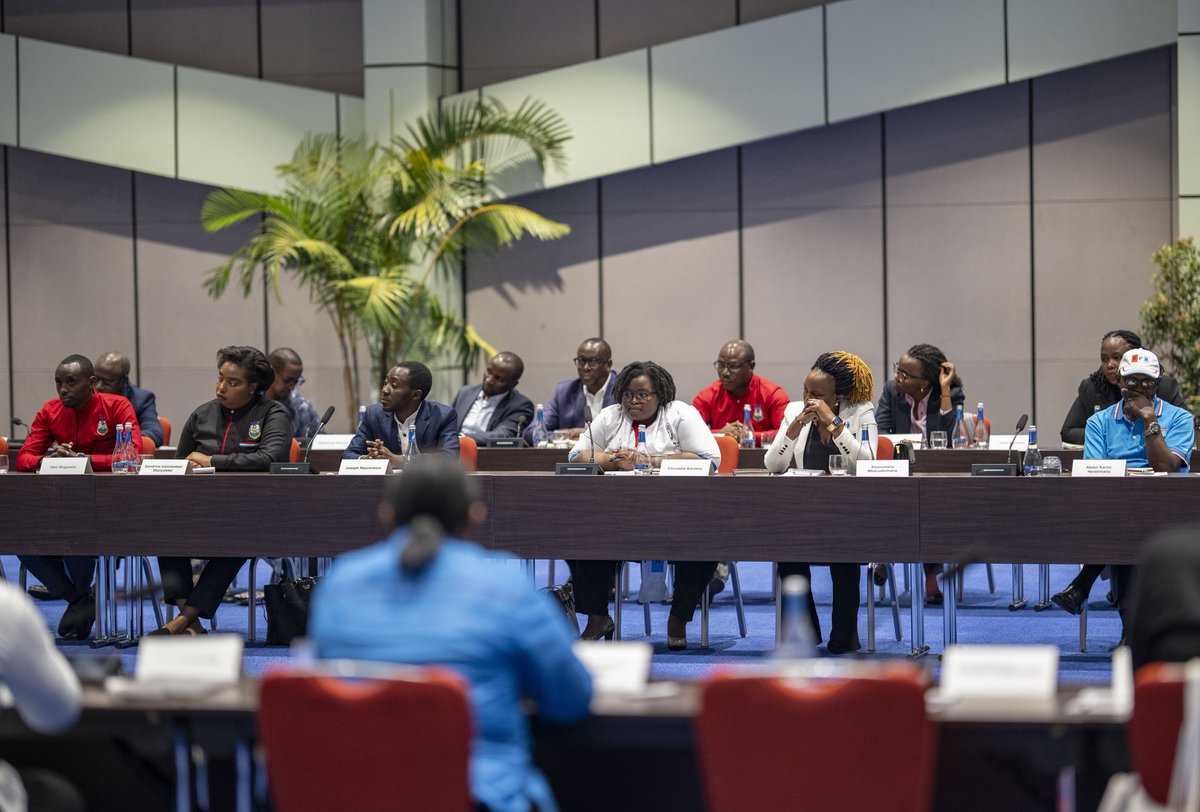Earlier today, Chairman Kagame chaired a meeting with the RPF National Executive Committee. This NEC meeting, which included RPF commissioners as well as various officials and members of the private sector, focused on key priorities for Rwanda’s socio-economic transformation.