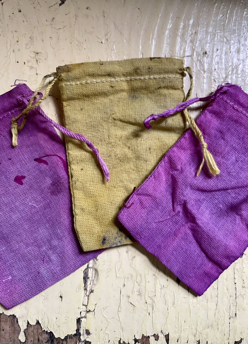 SilkDamask's tweet photo. Another new-to-me experiment this summer was creating natural dyes for small linen bags, which ties in nicely with the flax to linen project. The first photo is #whereistarted and the second is the #result (the purples are from my red #peonies and the tawny hue is from #rhubarb.) https://t.co/c2wpk0XXDV