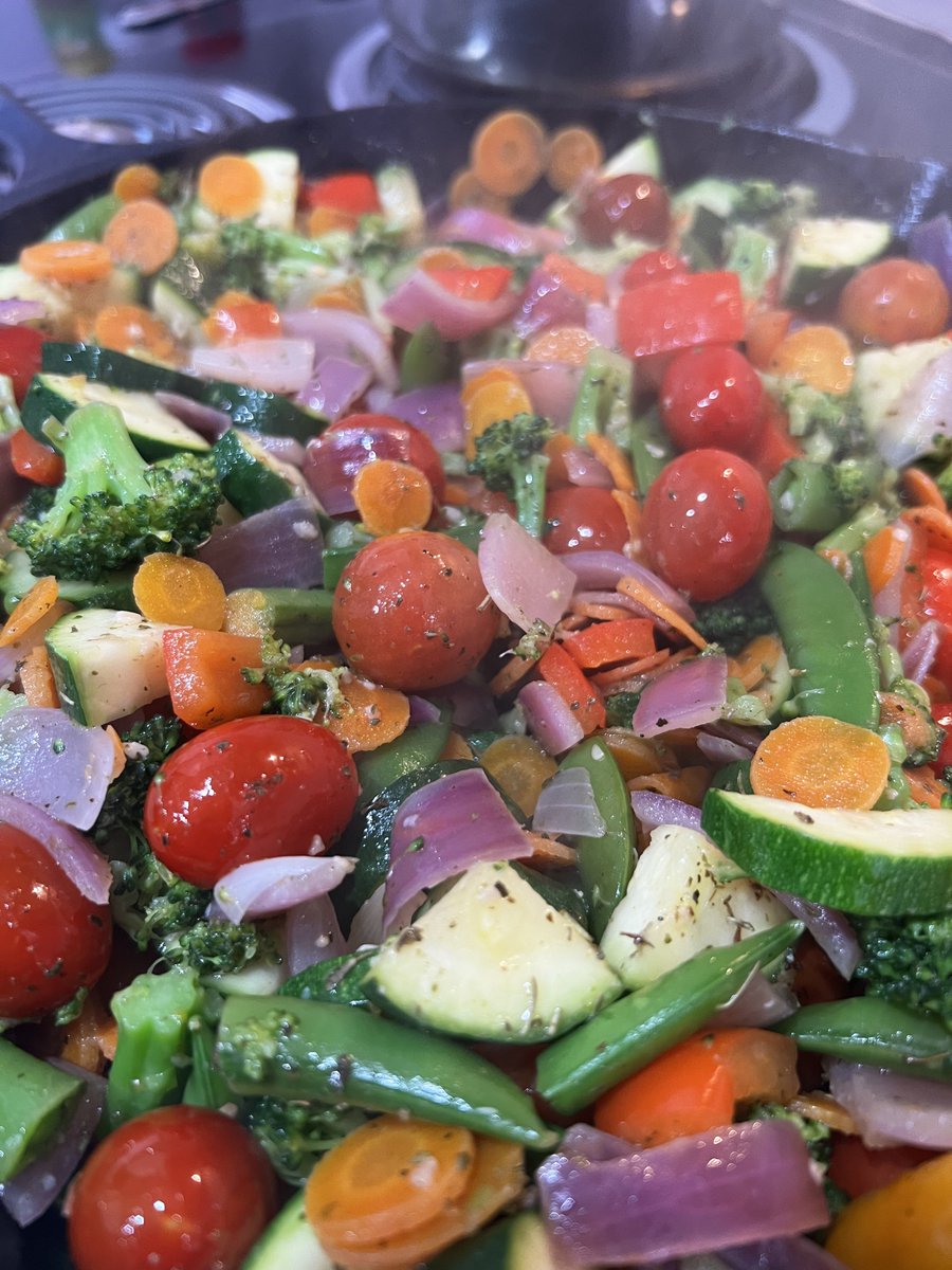 Shannon_Breezy1's tweet image. Pasta Primavera 
#Dinner 
#LoadsOfVeggies