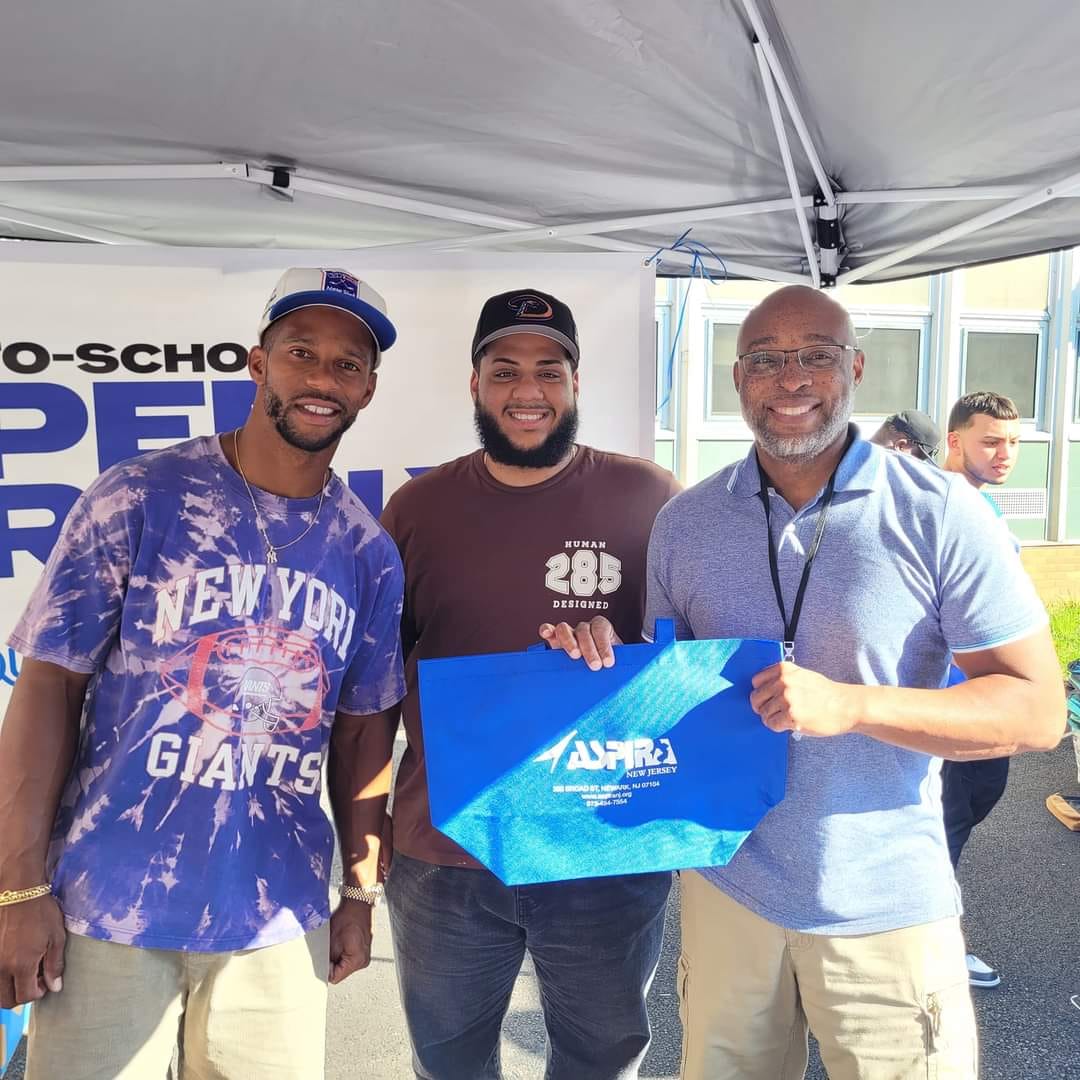 AspiraNj's tweet photo. Victor loves the kids...and ASPIRA NJ!!! Pic from the annual Luiz Munoz Marin Elementary BBQ! (l to r, Victor Cruz, Program Coordinator Justin Scaglione and Program manager, Dan McNeal) https://t.co/PxQmE8XhM4