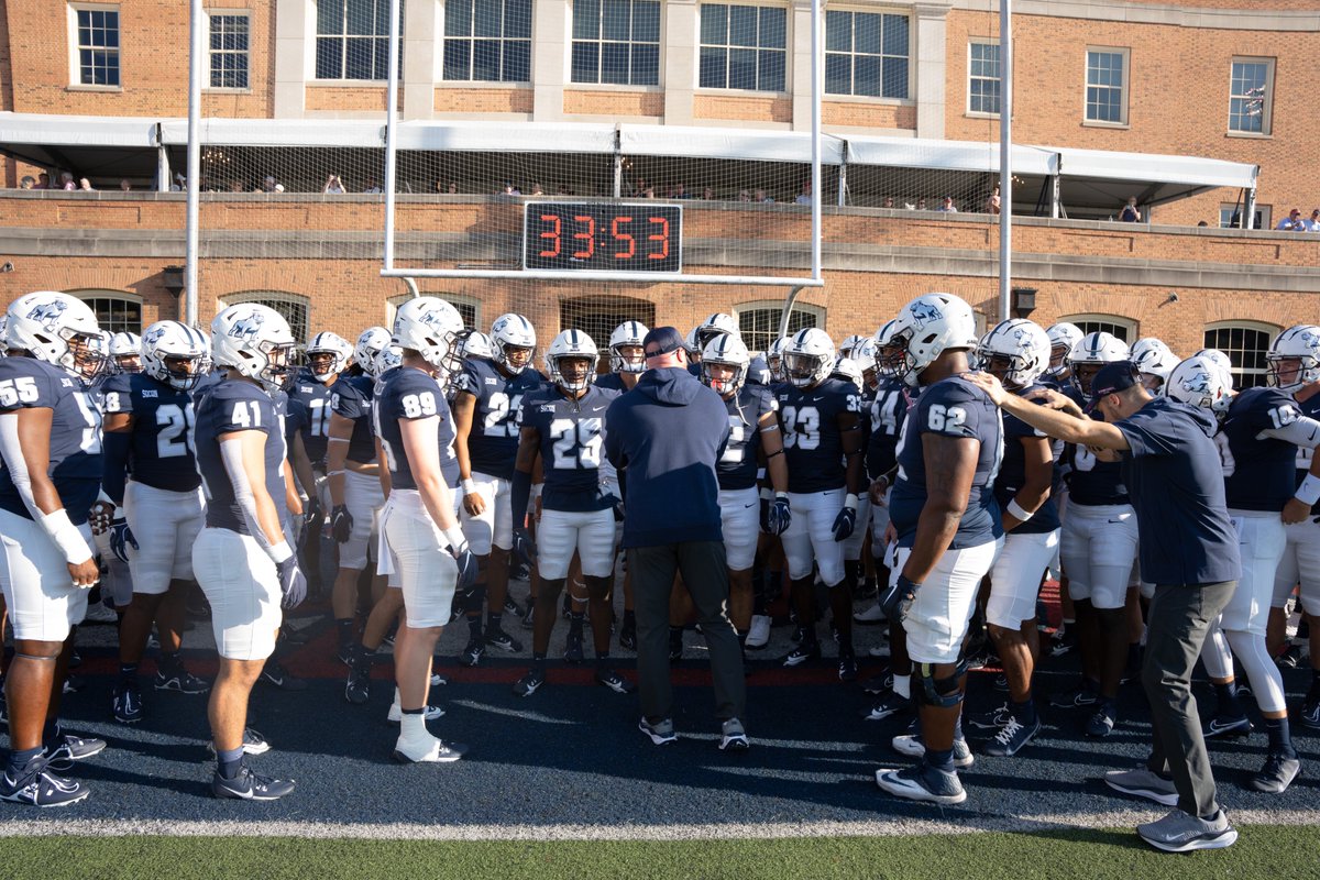 SamfordFootball's tweet photo. 🗣 DOGS READY 

#HatchAttack | #AllForSAMford https://t.co/jIlRSQX7z4