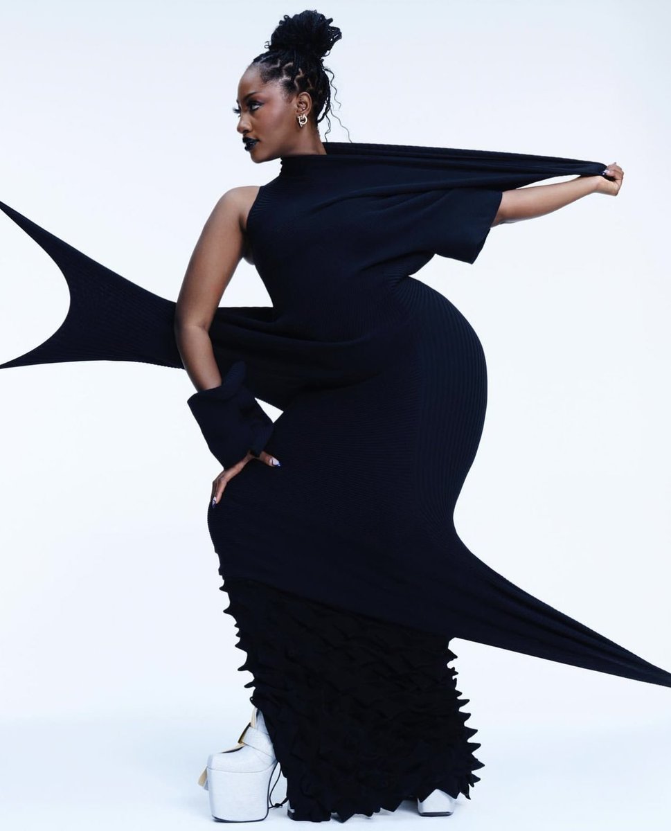 rochelleaani's tweet photo. The styling and creative direction is incredible sorryy @ georgmedley #StyledbyG
+ Tems wears ISSEY MIYAKE, CHET LO and ROKH https://t.co/TPu4N71PwX