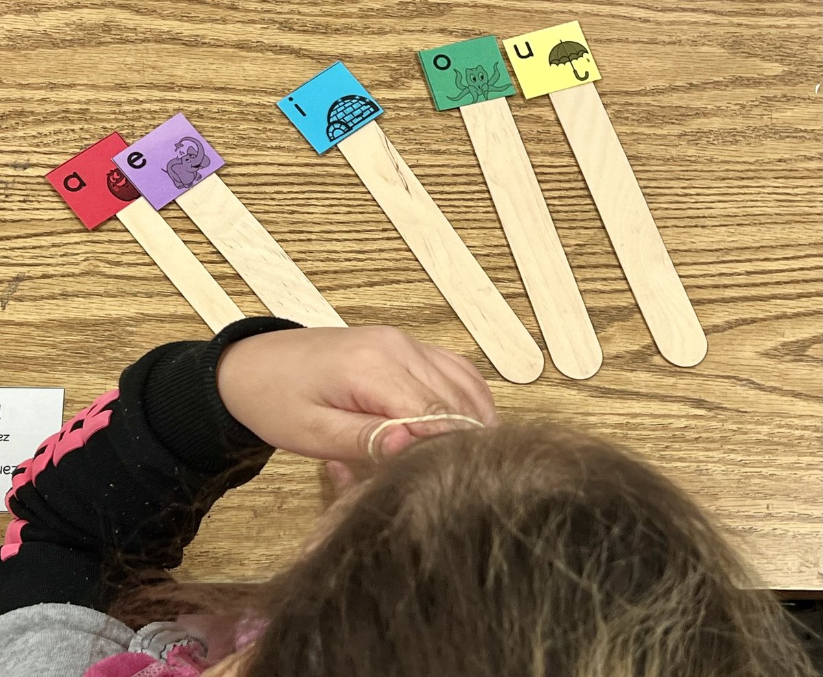 CarlenaSheeran's tweet photo. Literacy processes being implemented &amp; used daily by 1st grade students at Vine Grove Elementary School!👫🏽 ￼￼Taking the skill back to text is raising the bar for proficient reading! 🙌🏼 #HCSBetterTogether #READING #IMSE #RoadToProficiency 
@IMSEOG https://t.co/FAhKtG9xS1