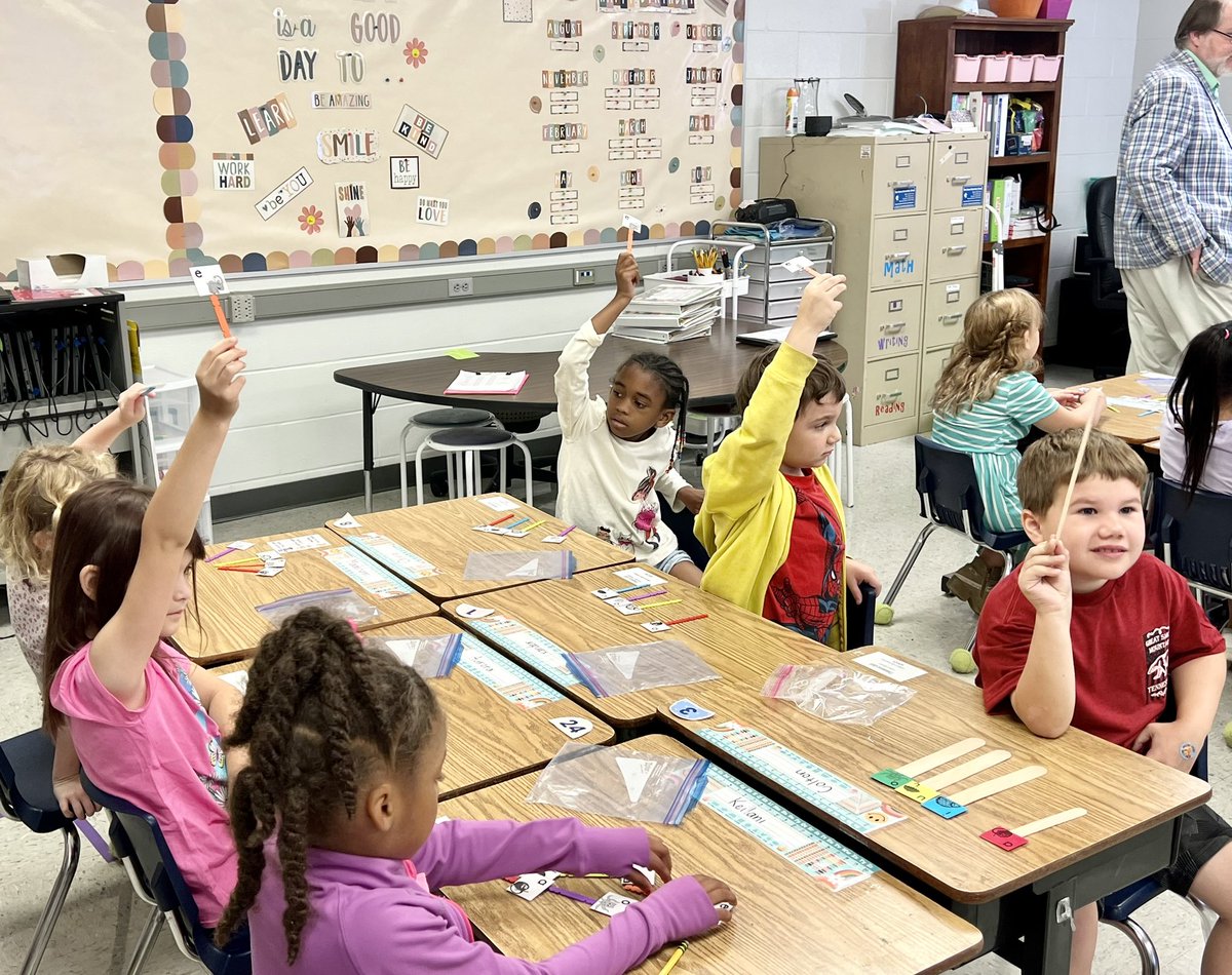 CarlenaSheeran's tweet photo. Literacy processes being implemented &amp; used daily by 1st grade students at Vine Grove Elementary School!👫🏽 ￼￼Taking the skill back to text is raising the bar for proficient reading! 🙌🏼 #HCSBetterTogether #READING #IMSE #RoadToProficiency 
@IMSEOG https://t.co/FAhKtG9xS1