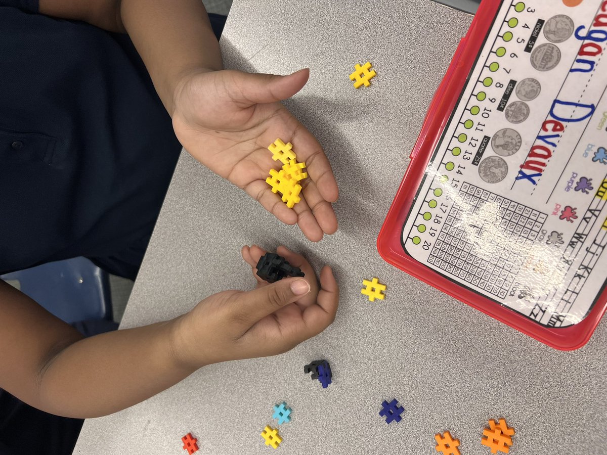 Ss built the main story elements in the story “Owen” by Kevin Henkes! Can you spot the character, setting, problem, and solution?! #STEMinELA <a href="/ClarkElemTampa/">H. Clark Elementary</a>