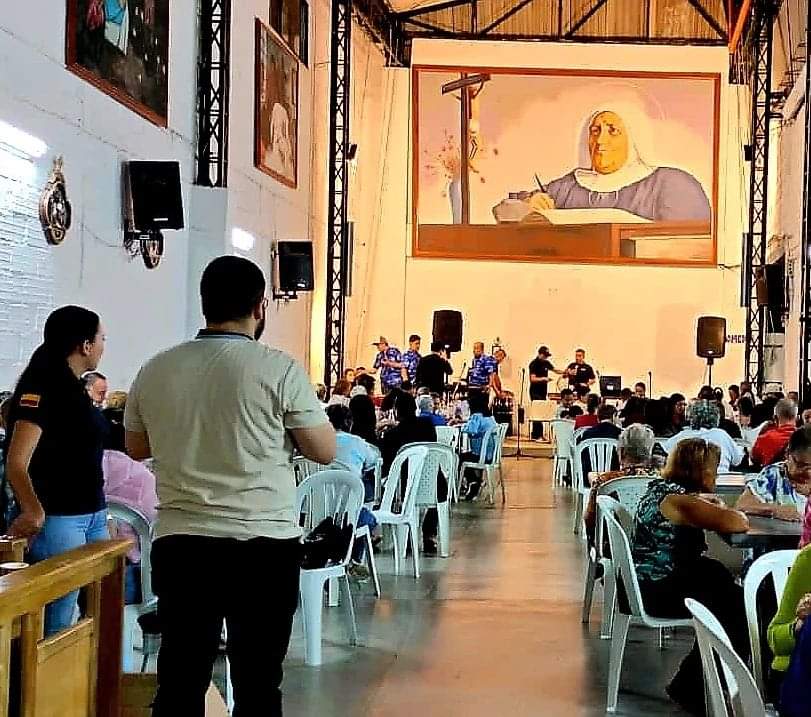 ClubCaldas's tweet photo. 💛 #Obras | Apoyamos el gran bingo pro fondos de la parroquia La Santa Madre Laura, haciendo posible el sueño de tener una comunidad parroquial.

¡Agradecemos la masiva participación y estamos felices de aportar nuestro granito de arena!

#ClubRotarioCaldas #RotaryInternational https://t.co/4o3JWSEuRD