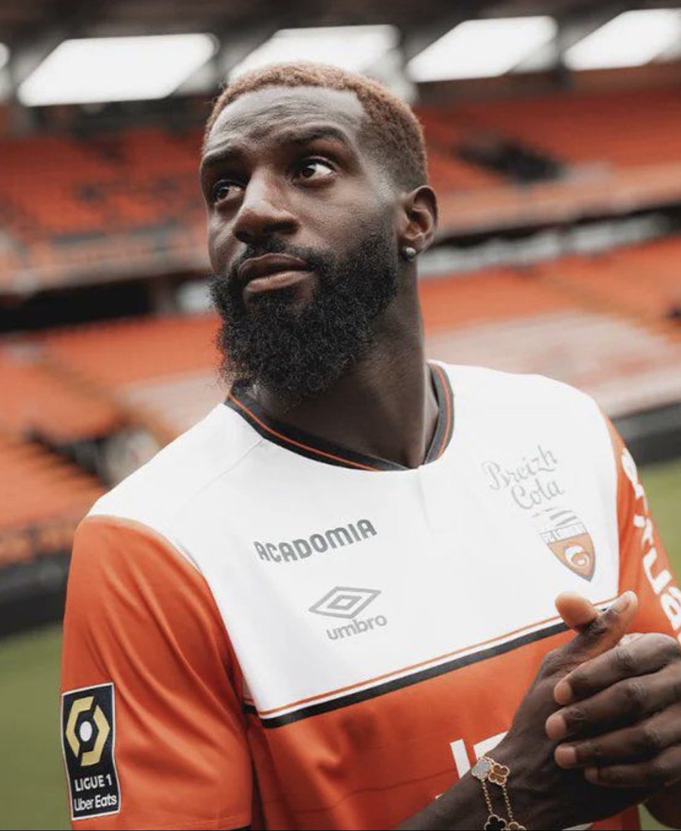 LKSFOOT's tweet photo. 🔴 Tiémoué Bakayoko 🇫🇷🇨🇮 (29 ans) quitte le Chelsea F.C. 🏴󠁧󠁢󠁥󠁮󠁧󠁿 et rejoint librement le FC Lorient 🇫🇷 pour 2 années de contrat ✅✍️ 

@FCLorient https://t.co/4UmdTDwF0c