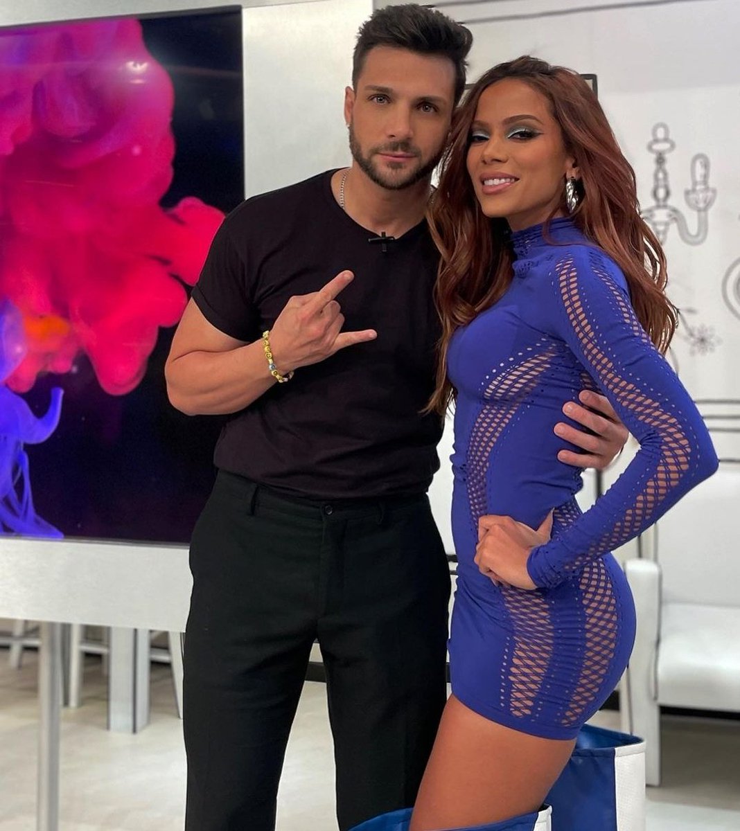 FCOPORCEZAGA's tweet photo. Me acuerdo a Nicola en el 2015 diciendo que Anitta era su crush y mírenlo ahora 🤭 El Gor es un hombre realmente bendecido @NicolaPorcella https://t.co/acJLYZBUfX