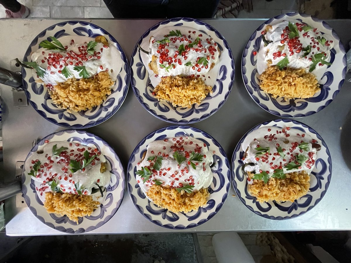 lolaymoya's tweet photo. @JLozanoA  ¡Hola! Estoy viendo el programa de hoy, y aunque no puedo afirmar que tenemos los mejores Chiles en Nogada de Mexico pues no es de nosotros decirlo, queremos invitarlos a que vengan a Puerto Morelos a probar los nuestros! ¡Aprobados por muchos poblanos! https://t.co/KuuOucBcy8