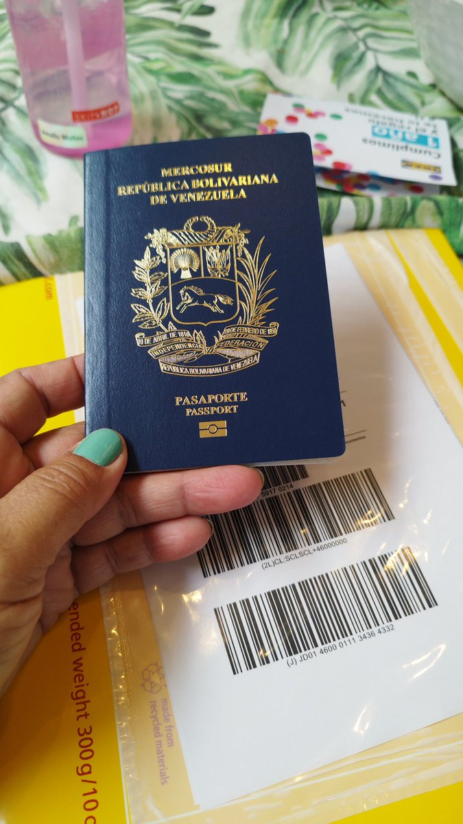 Neydagu's tweet photo. @mccoam mi travesía  casi 2 años pague mi pasap. y nunca llegó mi cita, con la nueva plataforma logré cita para el 13/7, tardé 1 1/2h  entre fila y atención en la embajada, el 21/8 revise sodoc y ya estaba disp. opté x envío a domicilio y hoy ya lo tengo en mis manos país Chile https://t.co/MYAHa3YOC8