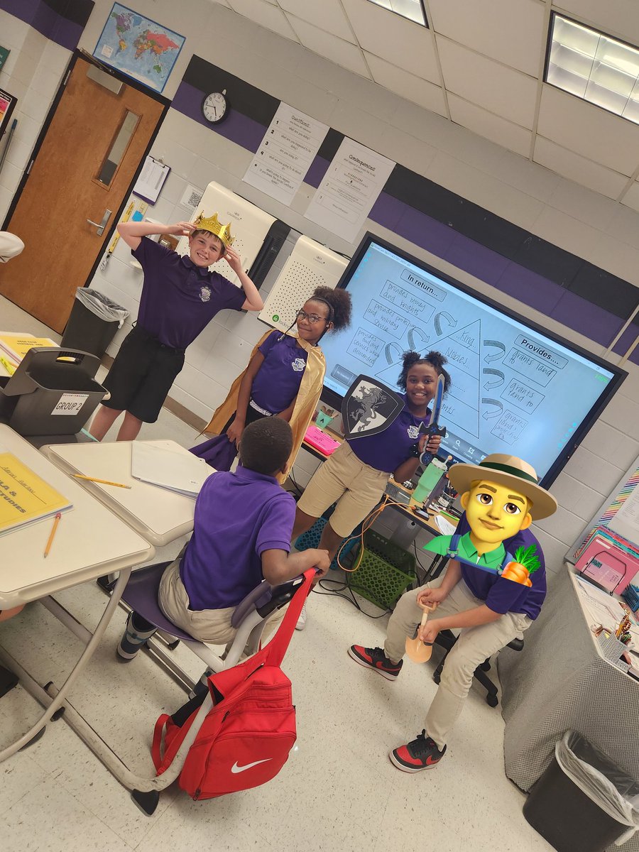 MrsEdwards_msaw's tweet photo. Had a little fun using props to help us understand the feudal system and the roles of each level of people... #newlearningforusall @MSAW_Elementary https://t.co/vcjPeYSybG