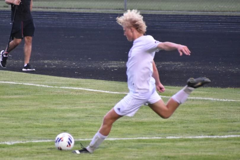 ATTENTION Bulldog Fans! Vote senior Carson Boyd for best boys soccer player in NEO! poll.fm/12694773?fbcli…