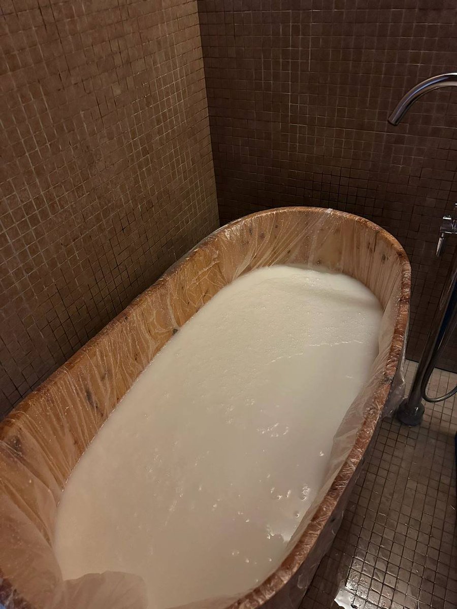 setgaro's tweet image. I am like a boat floating in the middle of the sea looking for a firm landing, but maybe let nature decide where to take me, I will stay there.